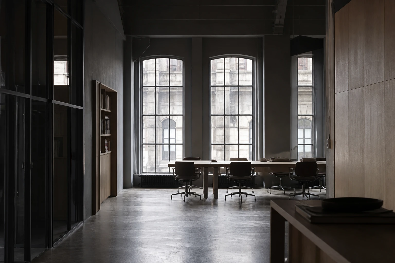 Karaköy’de sakin tutulan bir ofis iç mekanı
